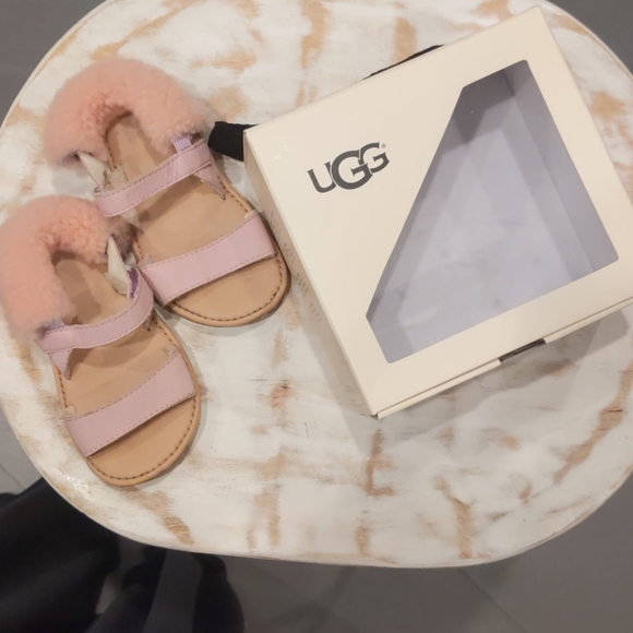 Ugg sandals - Picture 1 of 4